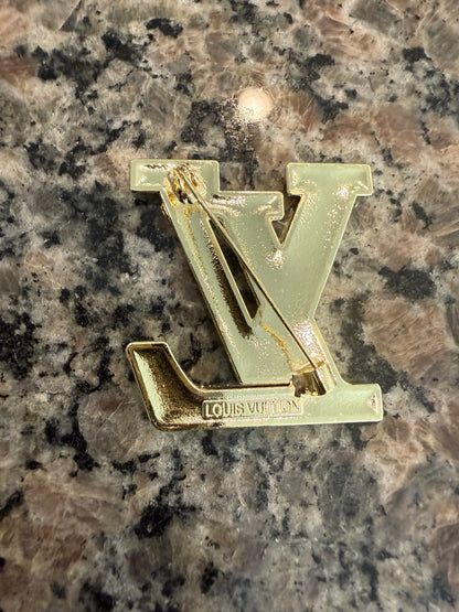 Gold and white brooch