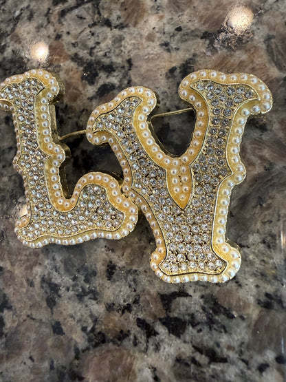 Gold and pedal brooch
